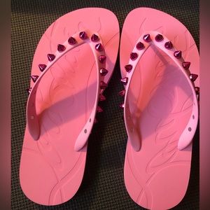 Louboutin flip flops: The Loubi Flip Spikes Donna flip-flop